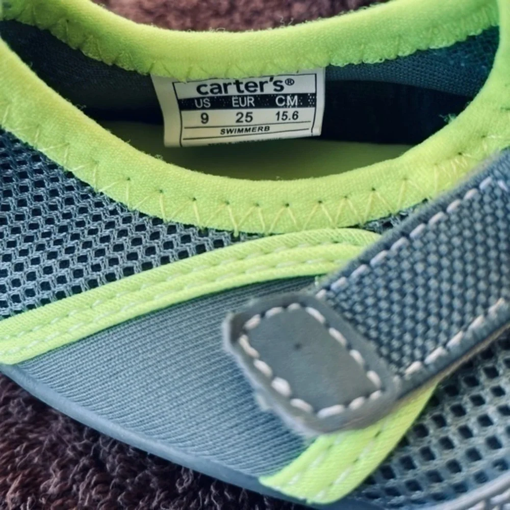 BANANA BOAT Toddler Sun Hat and Carter’s Toddler Water Shoes | size 9